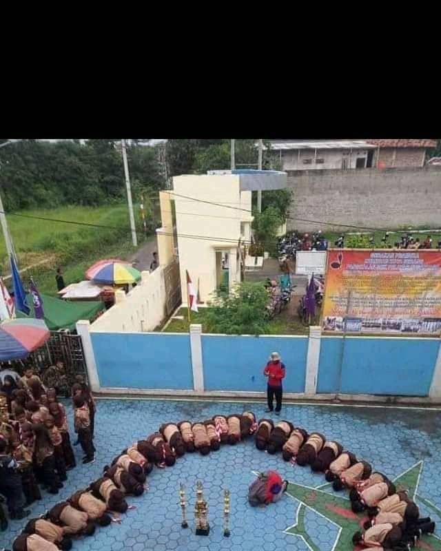 twitter.com/sosmedkeras