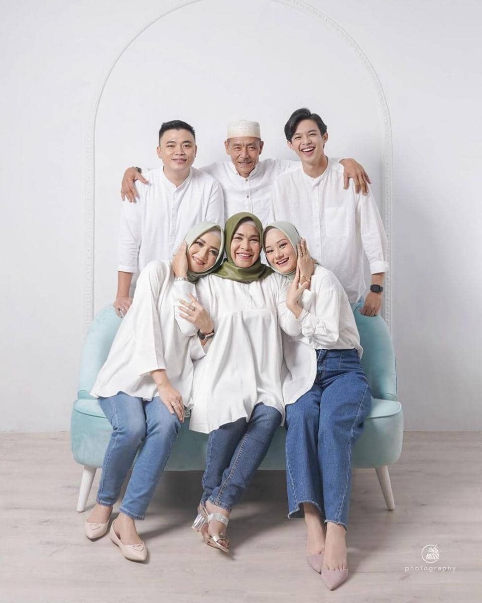 instagram.com/dindahw