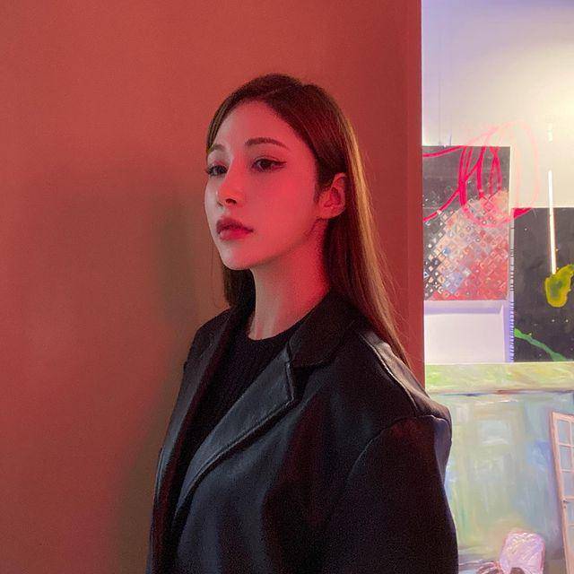 instagram.com/redsquare.official