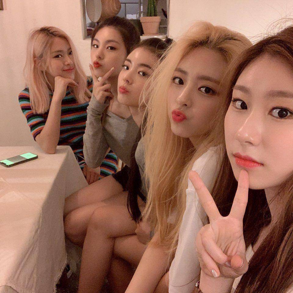 instagram.com/itzy.all.in.us