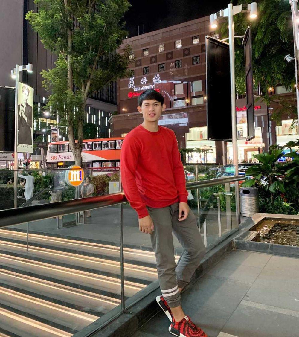 Jajal Dunia Akting, 10 Potret Cool Irfan Sebaztian yang Bikin Meleleh