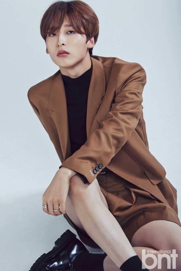 twitter.com/hyuniesrose_