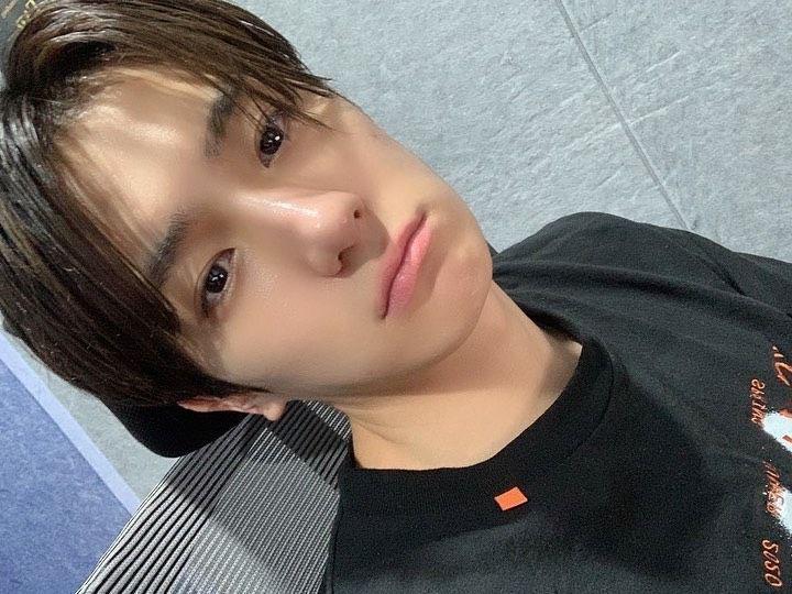 9 Potret Hyun Jae THE BOYZ yang Debut Akting di 'I Can See Your MBTI'