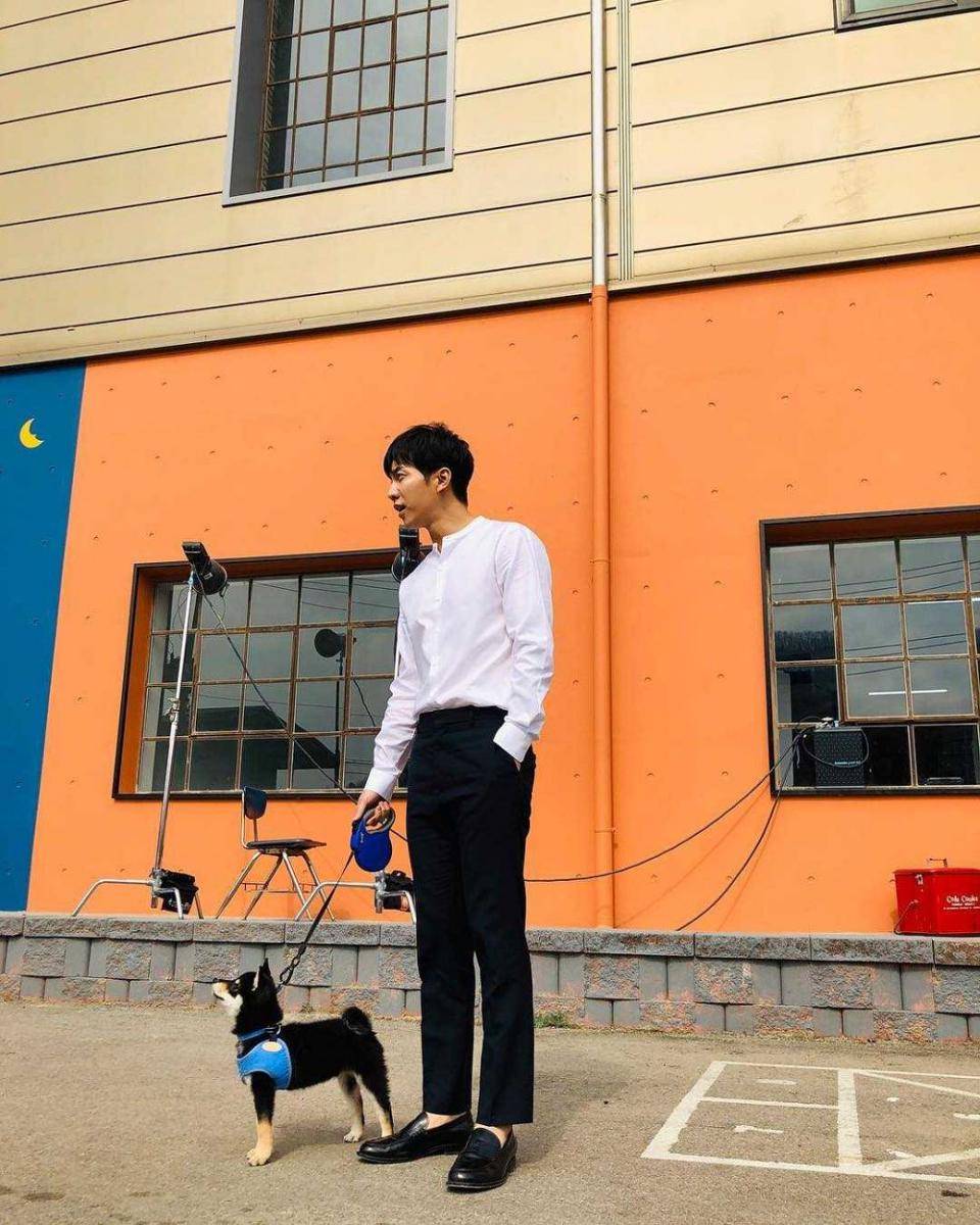 instagram.com/leeseunggi.official
