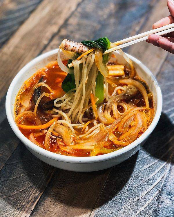 instagram.com/pursuit.of.foodiiiness
