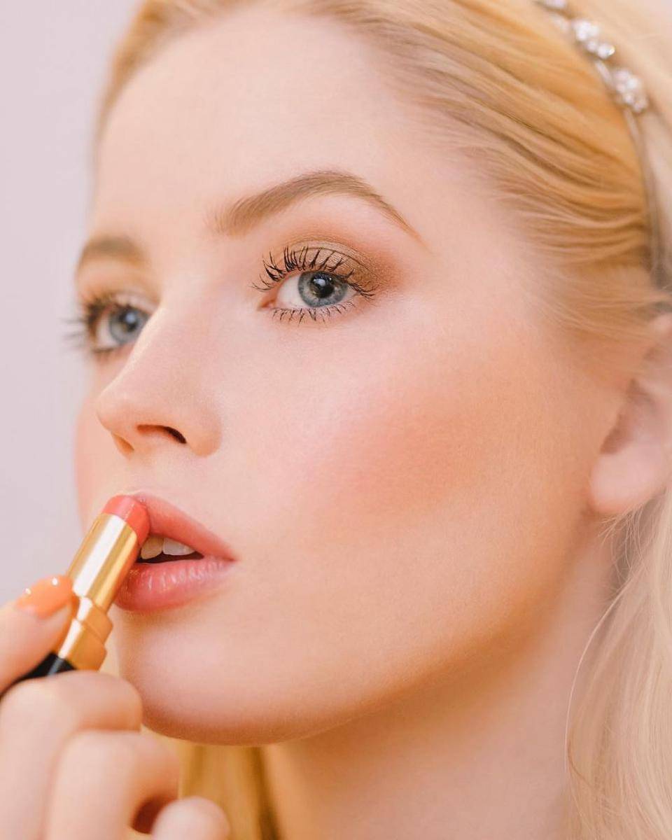 instagram.com/elliebamber_