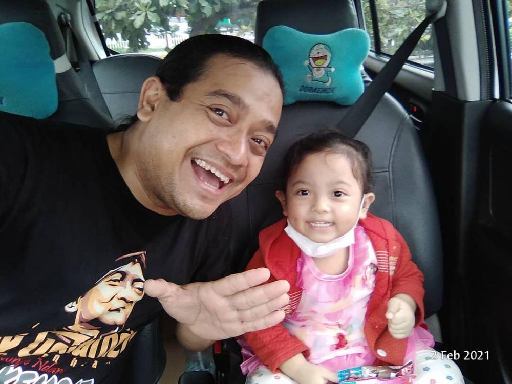 Disebut 'Kembaran' Didi Kempot, Ini 10 Potret Ceria Bambang Surono
