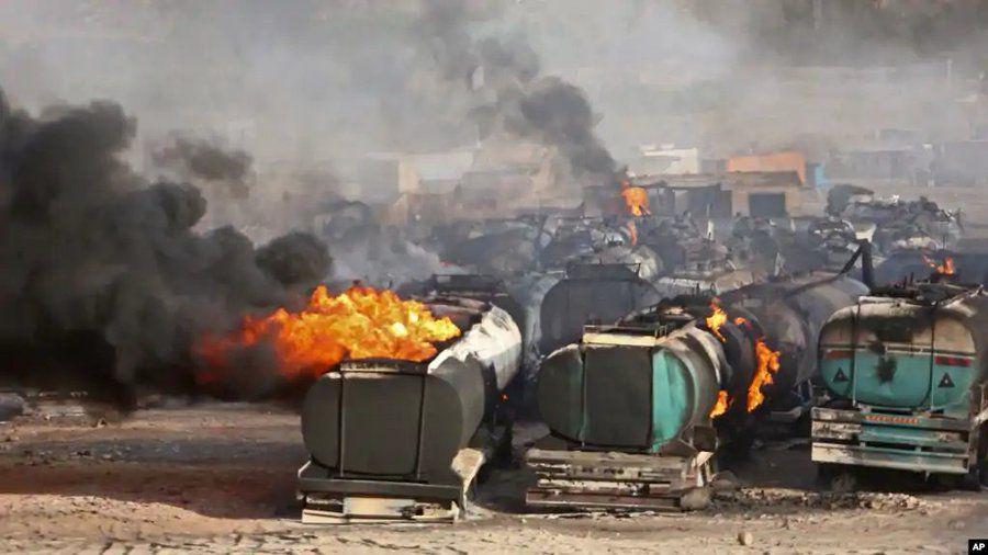 Ratusan truk yang mengangkat bahan bakar meledak di perbatasan Afghanistan dan Iran pada Sabtu, 13 Februari. Sumber:twitter.com/Mutmaeen