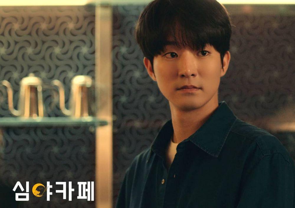 Tayang 18 Februari, 9 Potret Shin Yoon Seob di Web Drama Hip Up Hit Up