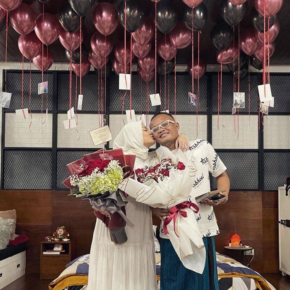 instagram.com/nathalieholscher