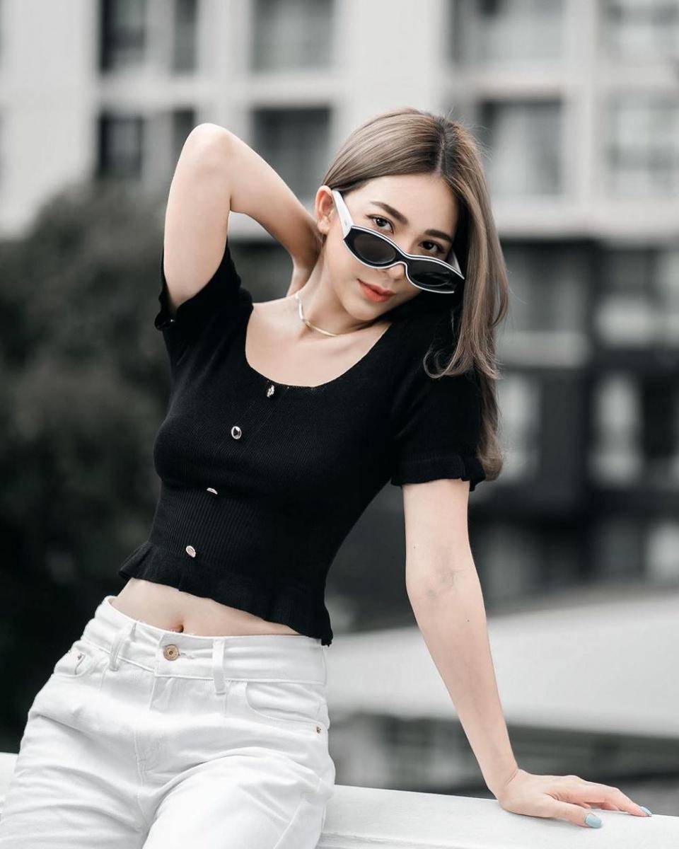instagram.com/juneteeratee
