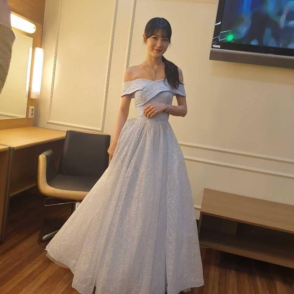instagram.com/__shinyeeun