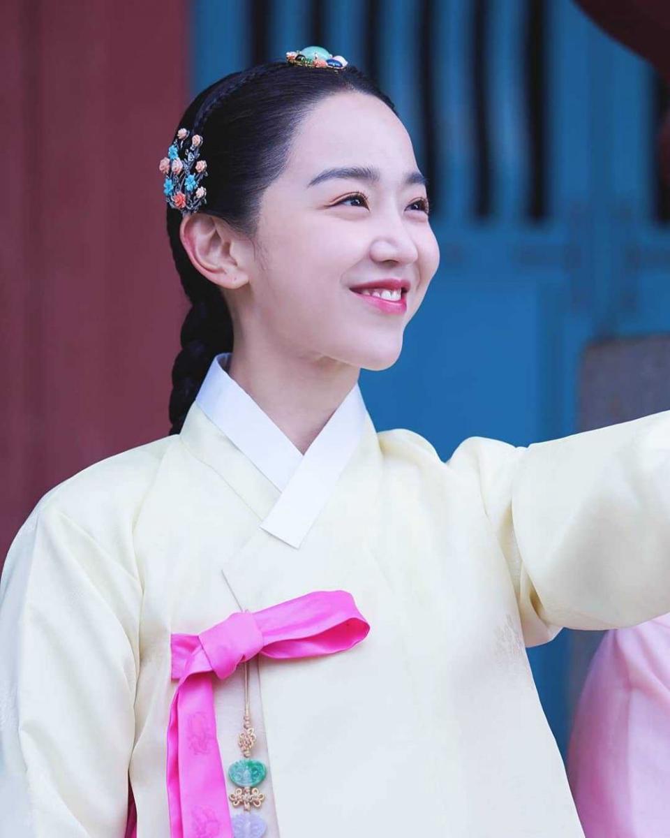 instagram.com/loveshinhyesun