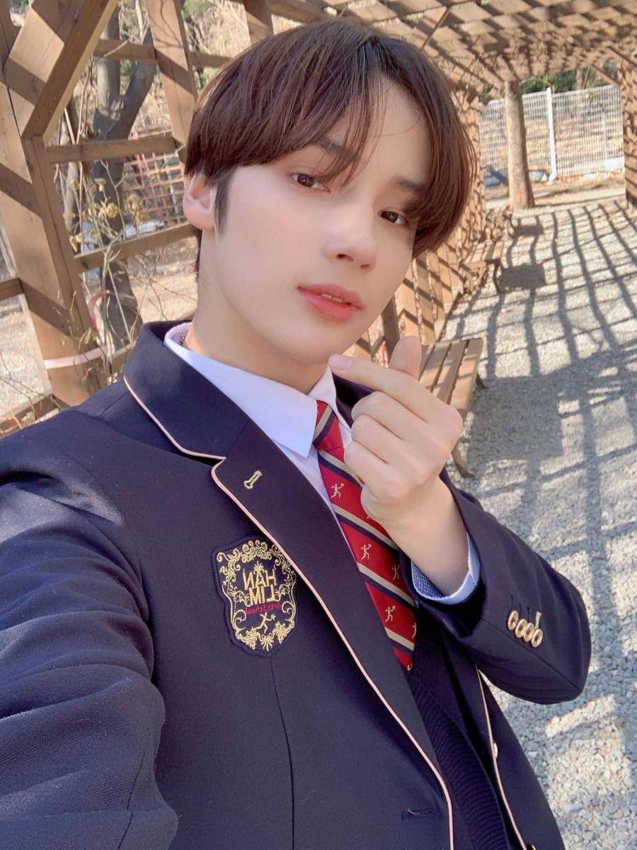 twitter.com/TXT_members