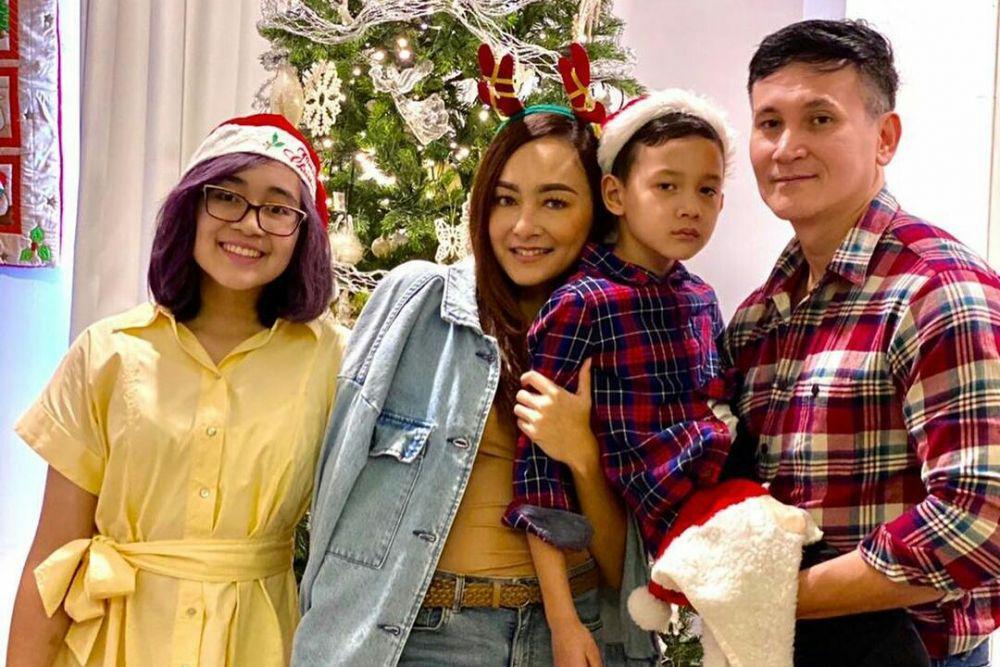 5 Tahun Bercerai, Ini 9 Foto Akur Marcelino Lefrandt dan Dewi Rezer