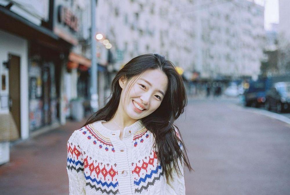 10 Potret Lee Eun Jae, Model di MV JUN SEVENTEEN Silent Boarding Gate