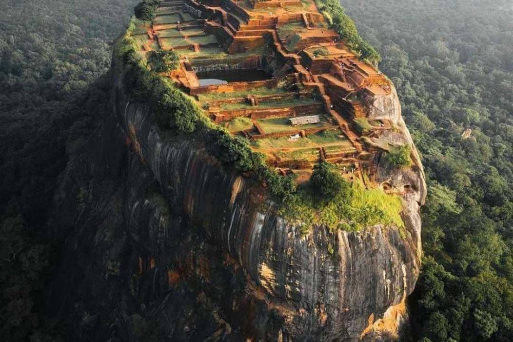 10 Potret Sigiriya Rock di Sri Lanka, Situs Bersejarah di Atas Bukit!