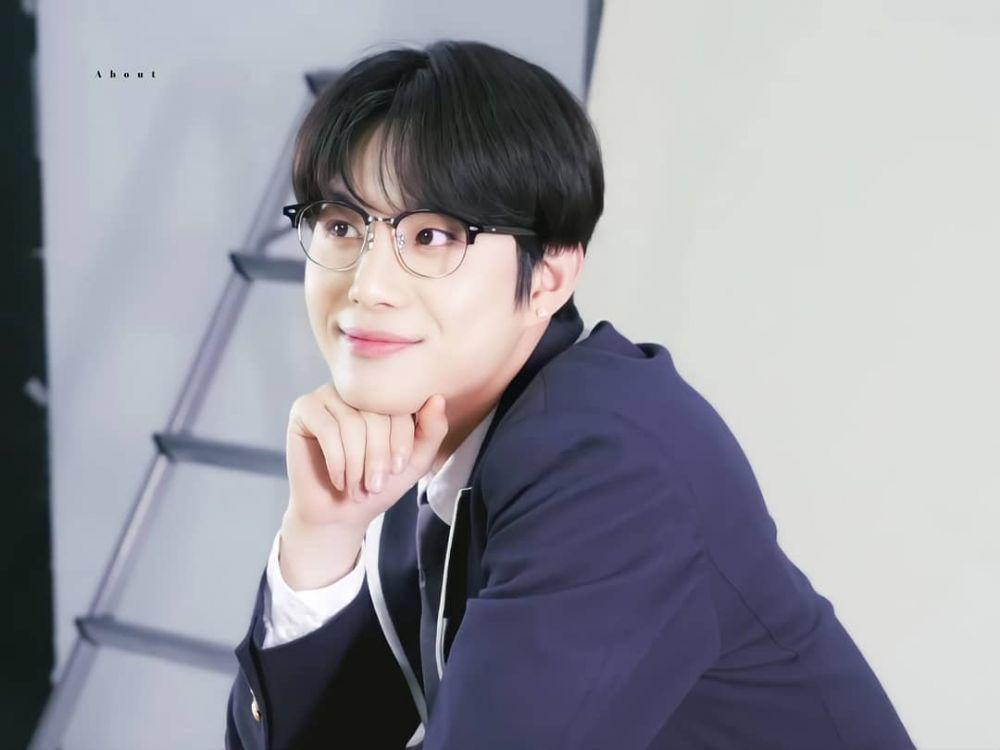 12 Potret Jungwoo, Mood Maker NCT yang Genap 23 Tahun