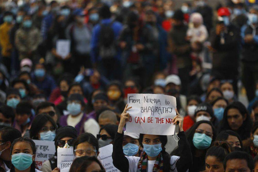 Perempuan Nepal protes larangan aturan bepergian ke luar negeri. (Twitter.com/Skanda Gautam)