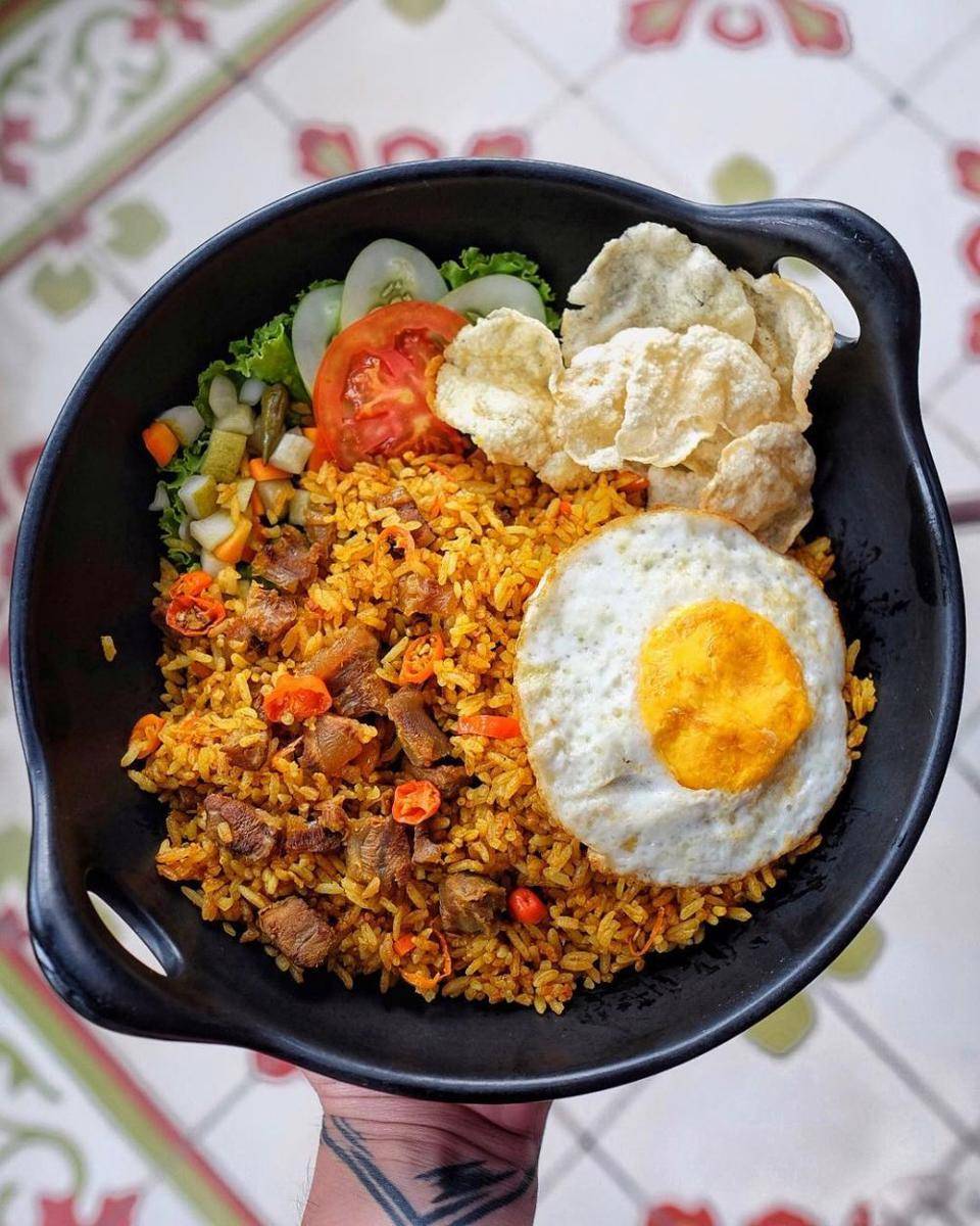 nasi goreng (instagram.com/henjiwong)