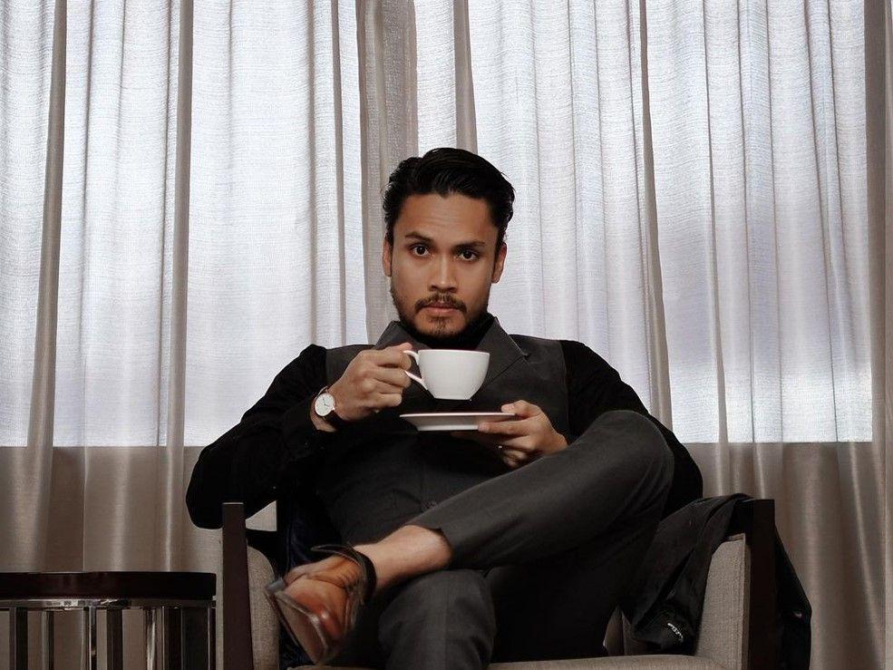 Siap Jadi Hot Daddy, 10 Potret Gagah Randy Pangalila yang Bikin Kagum