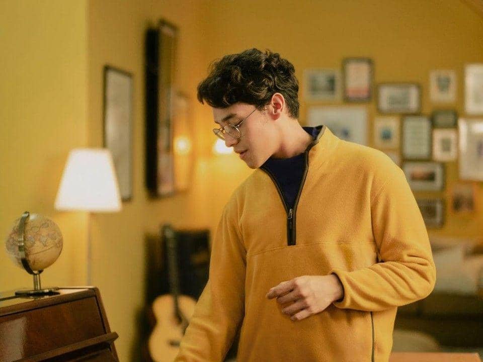 Musisi Favorit Anak Muda, 10 Potret Ardhito Pramono yang Bikin Oleng