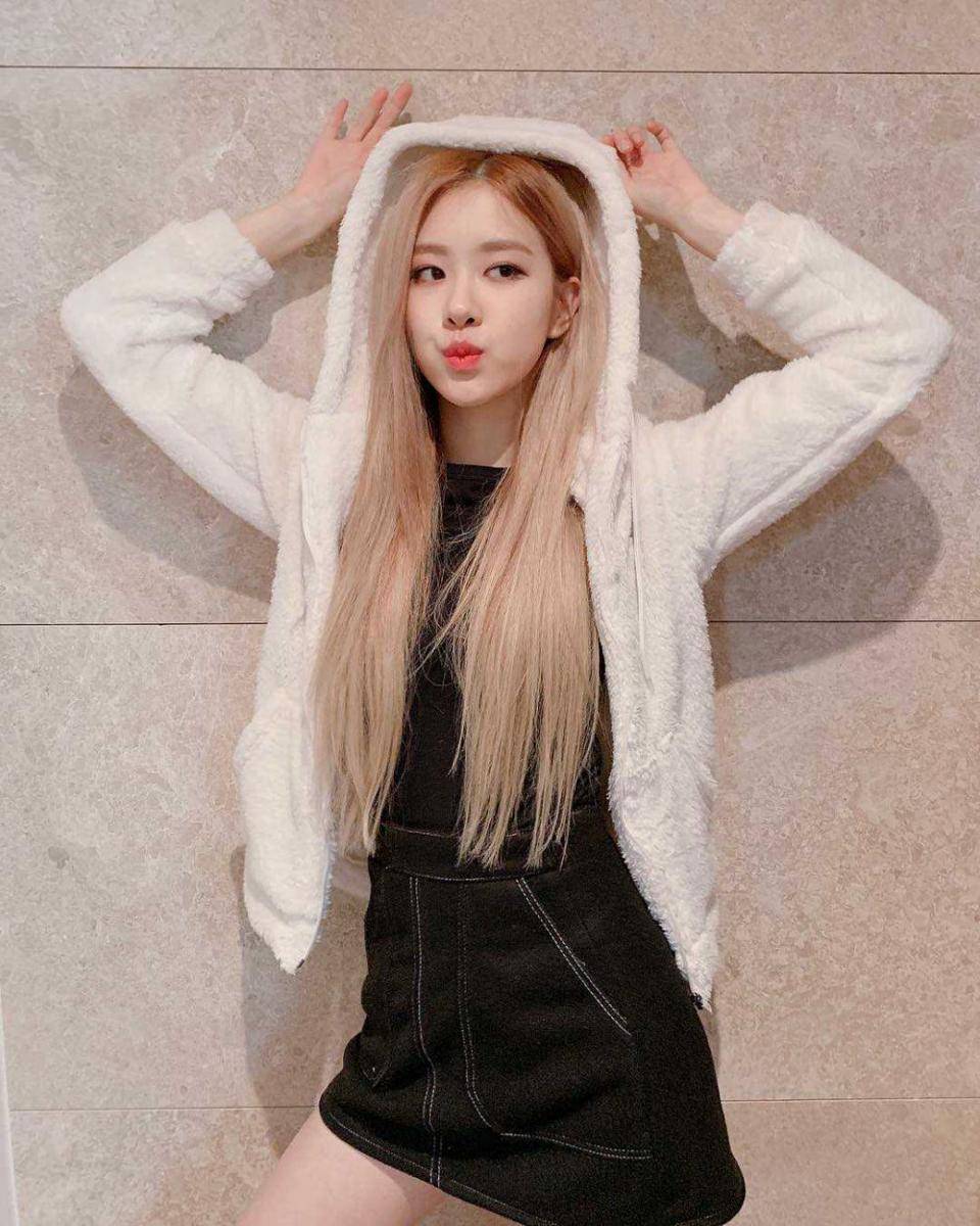 instagram.com/roses_are_rosie