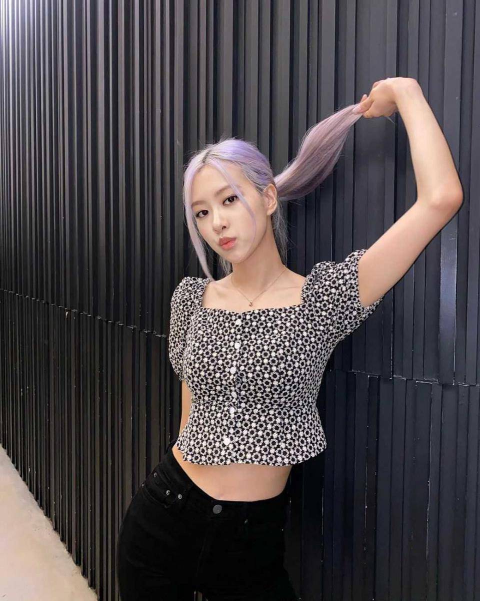 instagram.com/roses_are_rosie