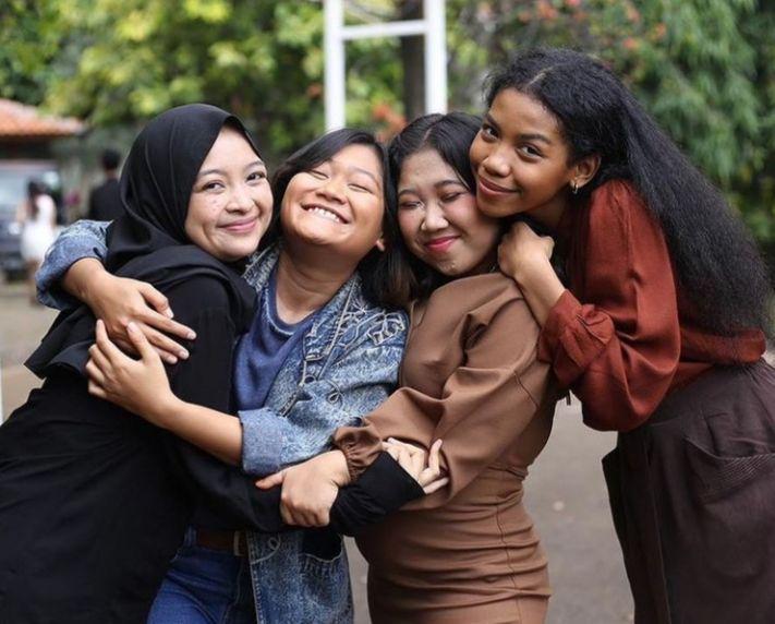 Seru dan Kocak, Ini 8 Potret Geng Anak Kos di Imperfect The Series