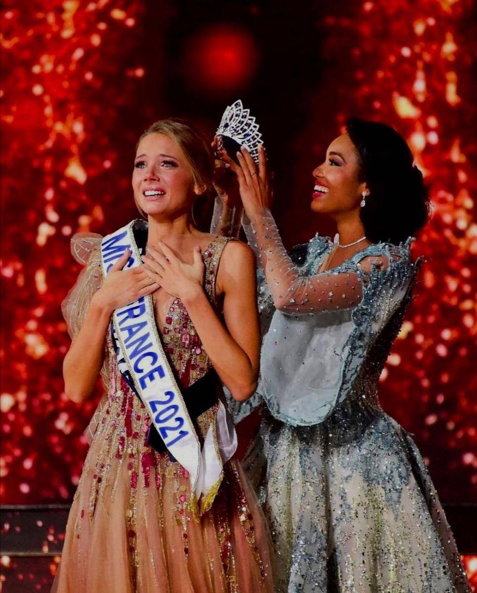 Amandine Petit saat juara Miss France (instagram.com/amandinepetitoff/)