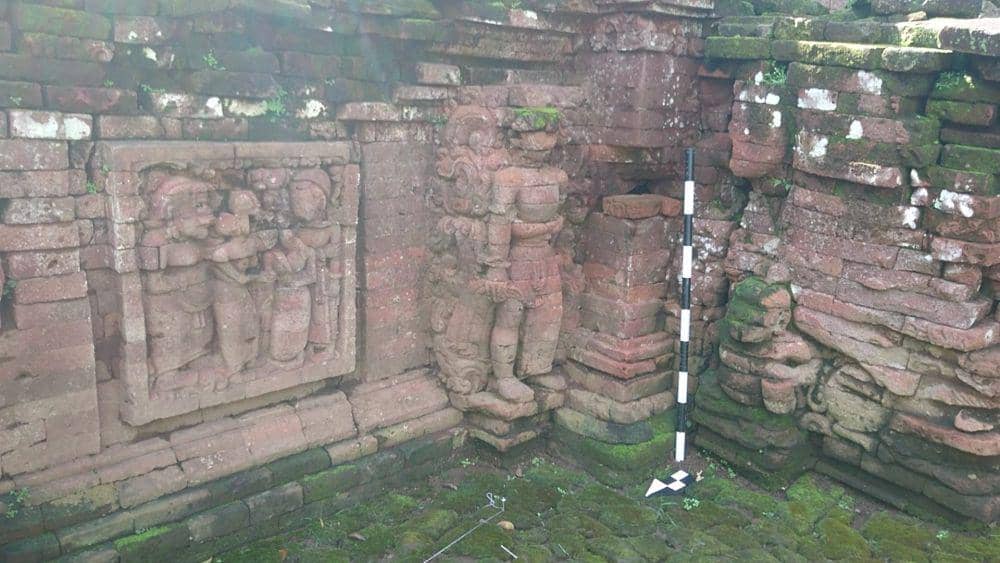 Relief cerita panji di Candi Mirigambar, Tulungagung, IDN Times/ Bramanta Pamungkas