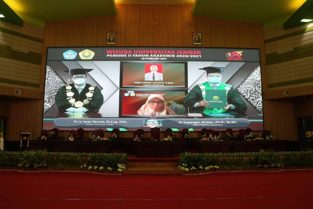 Eli saat mengikuti proses wisuda di Universitas Jember. IDN Times/Istimewa