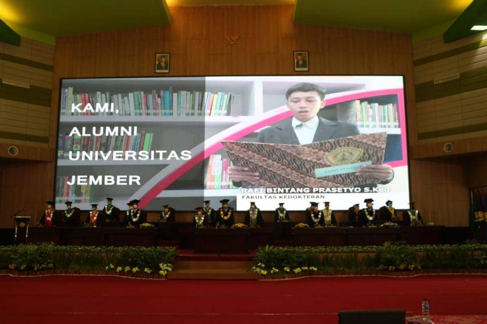 Proses wisuda berlangsung secara virtual di Universitas Jember. IDN Times/Istimewa