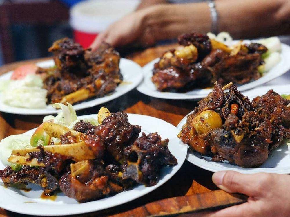 Tengkleng gajah (instagram.com/letsgo.makan)