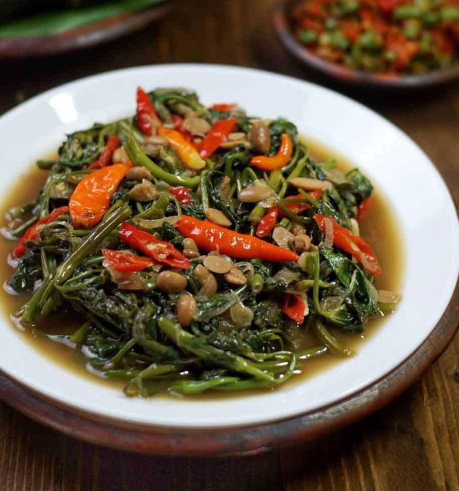 tumis kangkung (instagram.com/byviszaj)