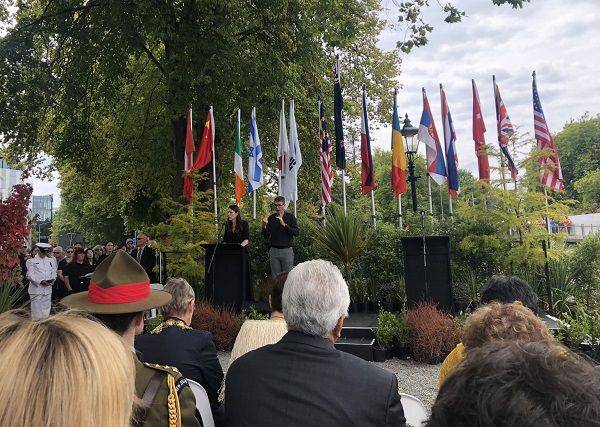 Perdana Menteri Selandia Baru, Jacinda Ardern, ketika menyampaikan pidato saat acara mengenang tragedi gempa Christchurch. (Twitter.com/IrelandinNZ)