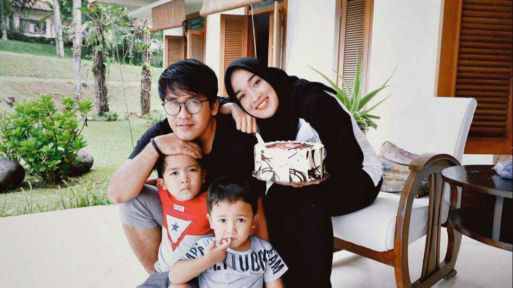 9 potret kekompakan ayus sabyan dan ririe fairus momong anak