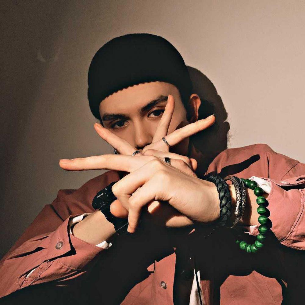 10 Potret dan Fakta Manny, Mantan Idol KPop Muslim Pertama