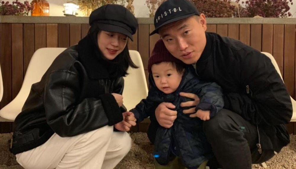 10 Potret Kang Gary dengan Keluarga Kecilnya, Adem Banget!