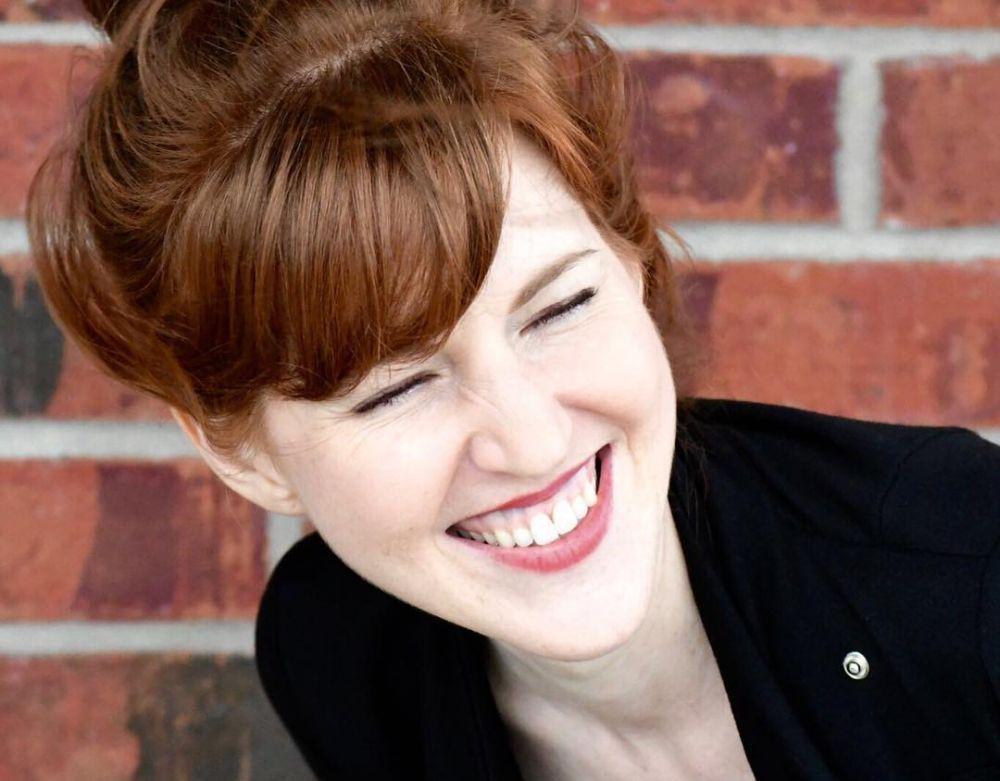 Karyanya Akan Diadaptasi Jadi Film, 10 Fakta Novelis Stephanie Perkins