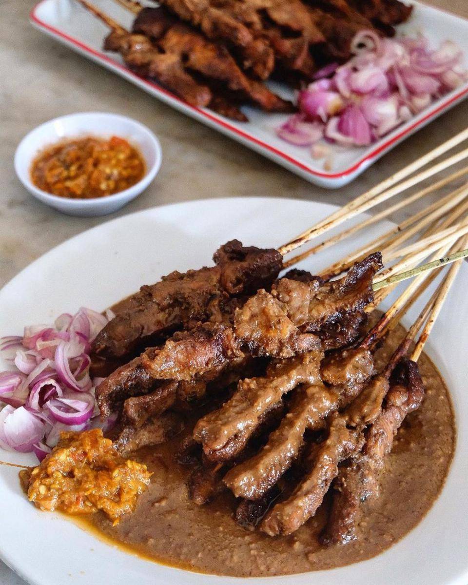 Ilustrasi sate madura (instagram.com/duniakulinersurabaya)
