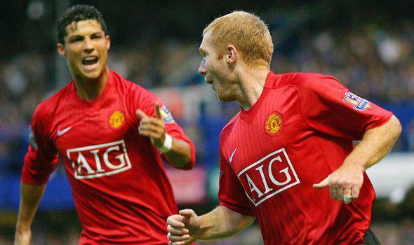 Cristiano Ronaldo dan Paul Scholes. (express.co.uk)
