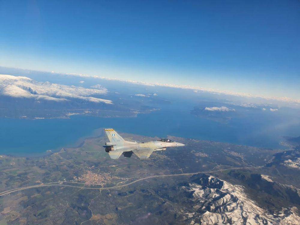 Jet tempur F-16 milik Angkatan Udara Yunani. twitter.com/NedosVassilis