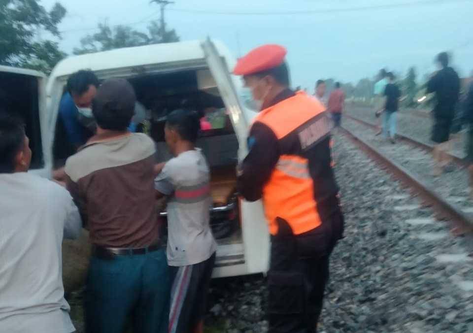 Evakuasi korban tertabrak KA Turangga. Zainul Arifin