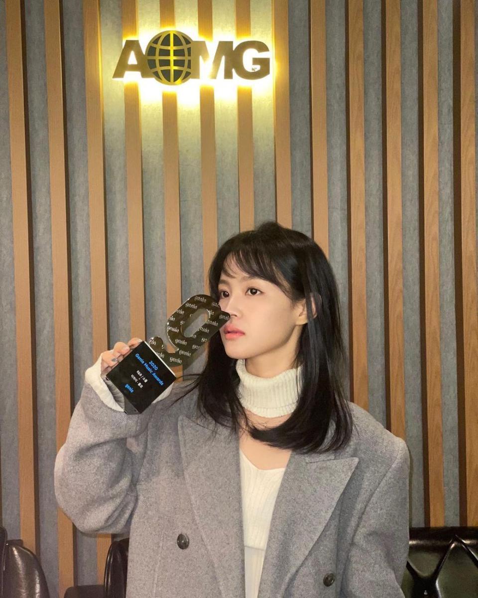 Duet dengan park ji hoon, 9 potret lee hi yang flawless abis