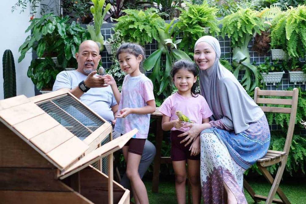 10 Potret Keseharian Komedian Bersama Sang Anak, Bapak Idaman Banget!