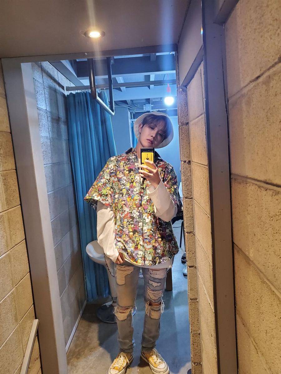 twitter.com/BTS_twt
