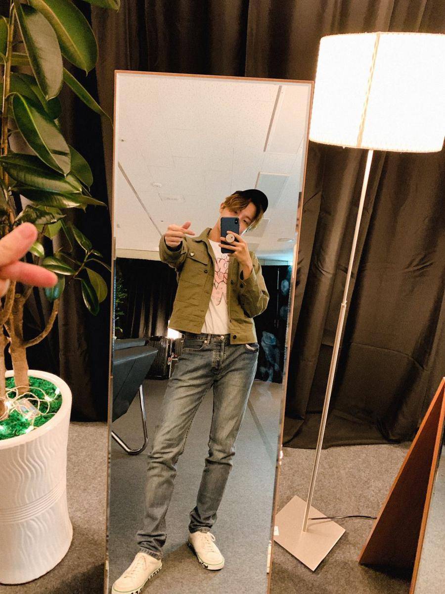 twitter.com/BTS_twt
