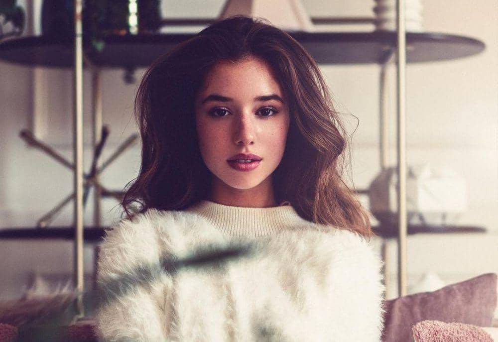 Ciptakan Lagu Pakai Nama Justin Bieber, 10 Fakta Unik Kayla DiVenere