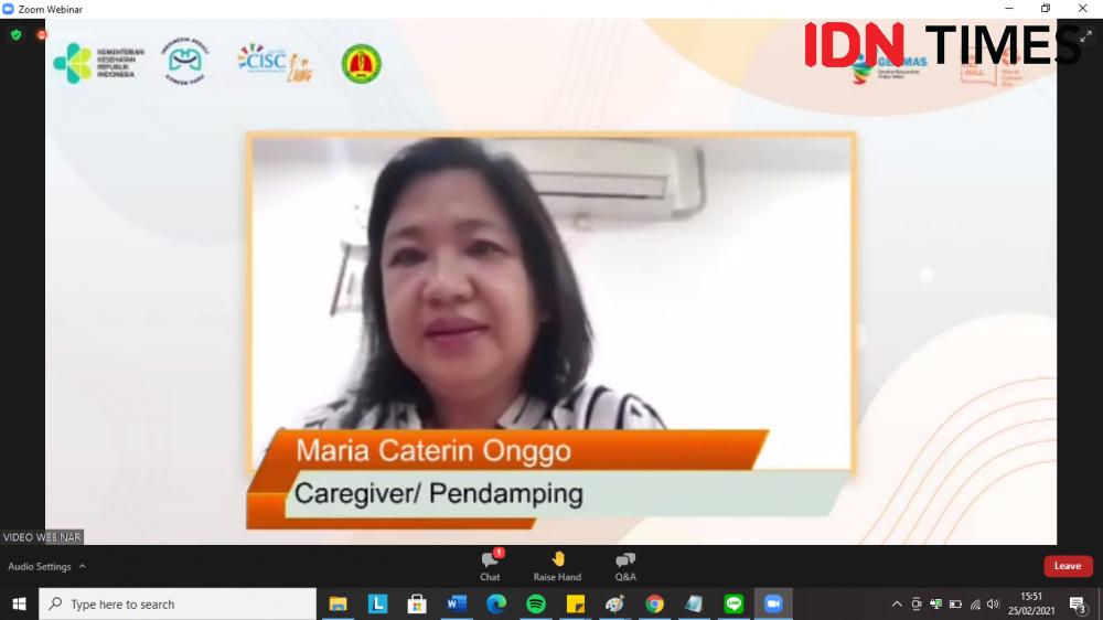 Diskusi virtual dan peluncuran buku "Bersahabat dengan Kanker Paru", Kamis (25/2/2021). IDN Times/Tyas Hanina